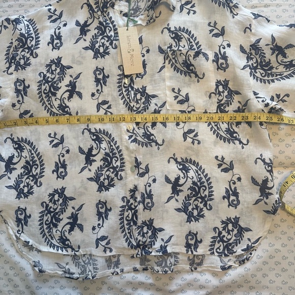 Linen & More NWT Women’s 100% Linen Navy and White Paisley Floral Women's Top - Picture 4 of 6